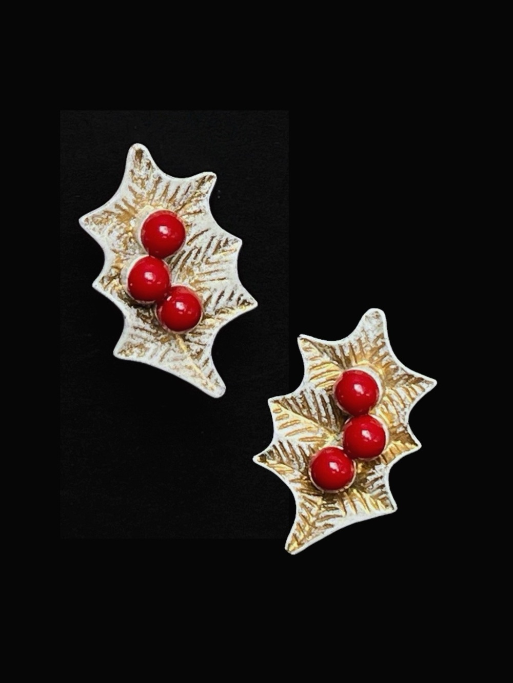 Vintage Signed Dodds Christmas Berry Holly Leaf Clip on Earrings